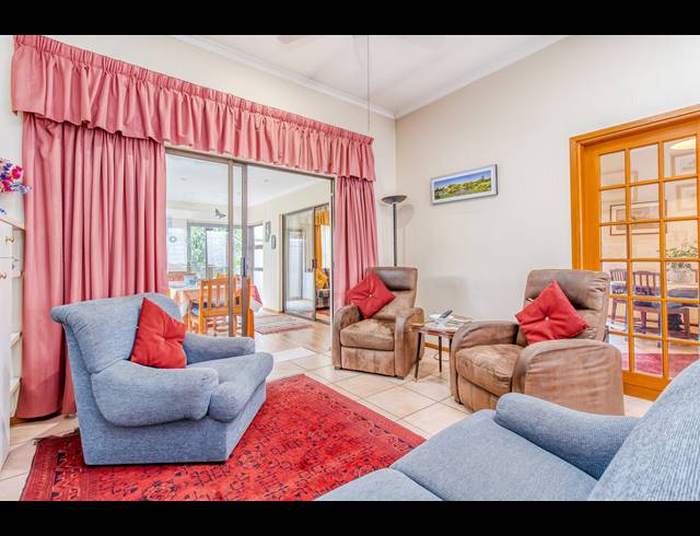 3 BEDROOM FREESTANDING FOR SALE IN KELLAND